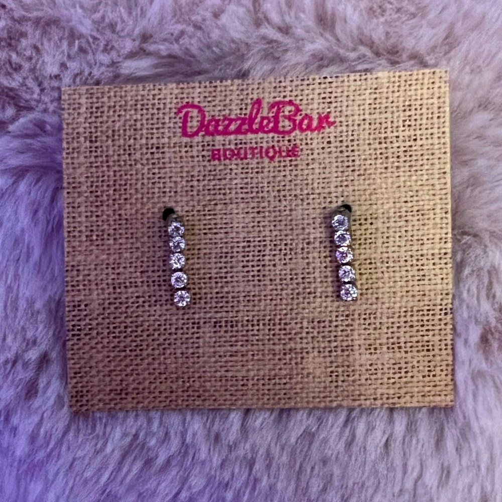 NWT Short Dangle Earrings